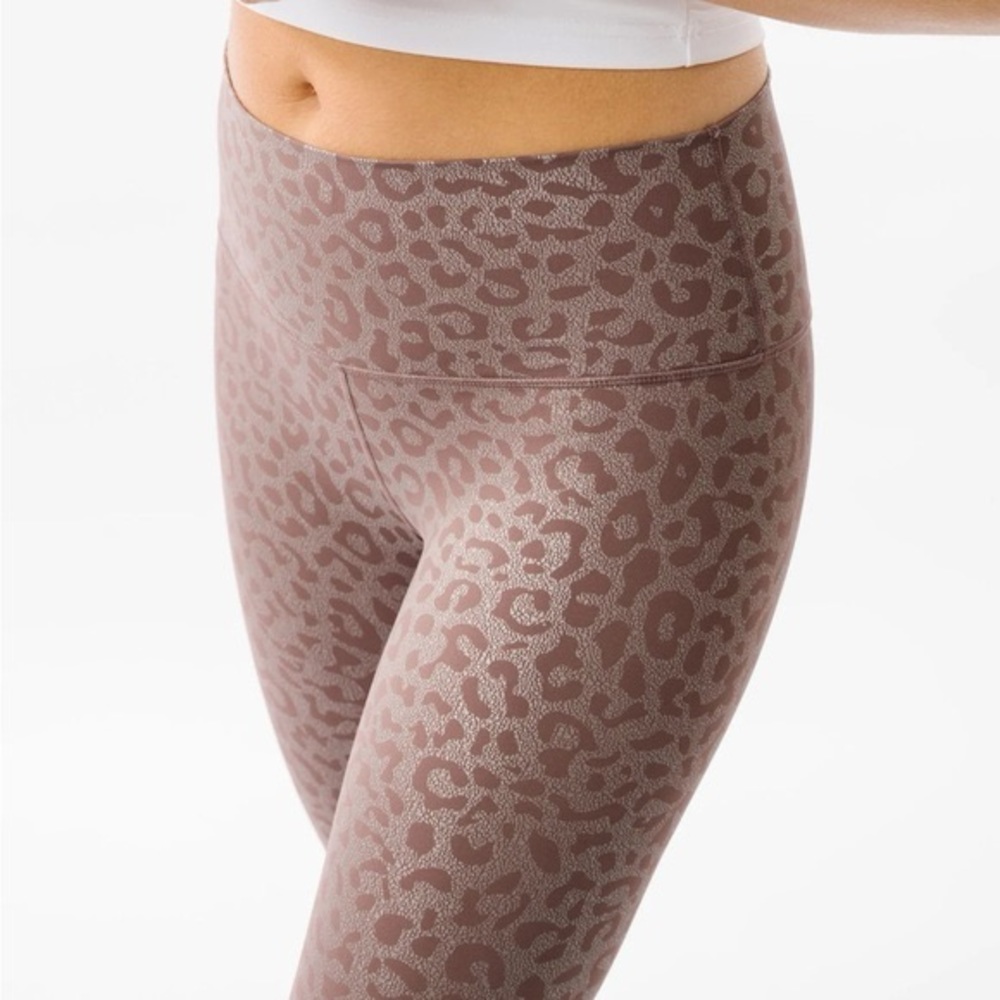 NWT Zyia lilac leopard supreme 7/8 leggings, size 6-8